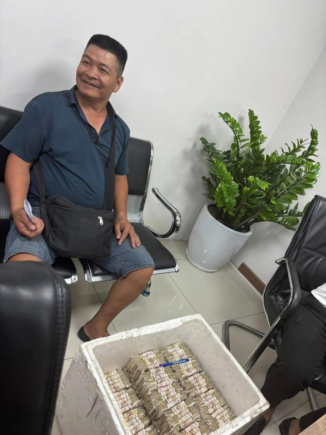 533025002164886414940426938009430218500271n 17552271623421067824517 1755257059366 1755257060177794301751 Thông tin người đàn ông tiết kiệm tiền ăn sáng để mua xe ô tô là bịa đặt, chính chủ nói rõ về nguồn gốc số tiền lẻ #60m