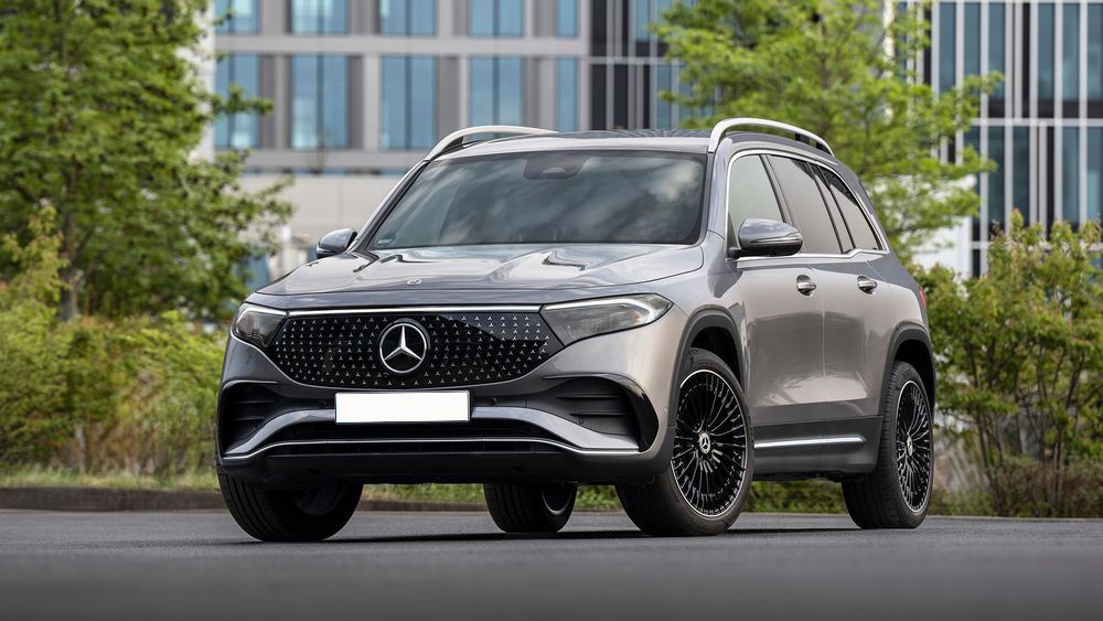 7 2025 mercedes benz eqb front view 1756430120457 1756430120713942229046 Loạt xe mới ra mắt Việt Nam tháng 8: Quá nửa là xe điện, nhiều mẫu xe lần đầu ra mắt, có mẫu sắp khai tử ở nước ngoài