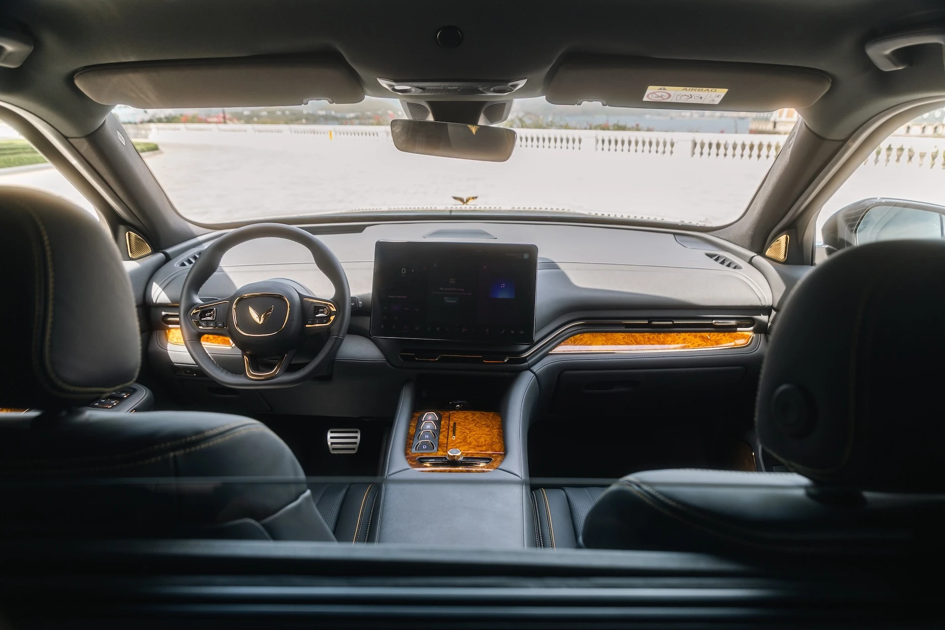 Lac Hong 900 LX 5 Xe EV VinFast giới thiệu Lạc Hồng 900 LX