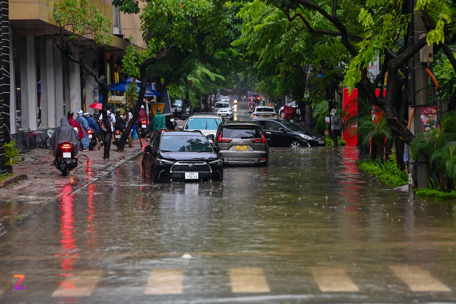 MuaoHN znews 2 Ôtô sau lội nước - phải kiểm tra kỹ, xe điện cũng không chủ quan #27/8/2025