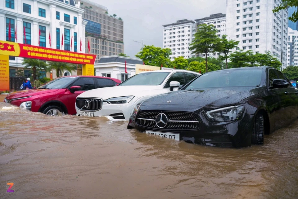 MuaoHN znews 8 Ôtô sau lội nước - phải kiểm tra kỹ, xe điện cũng không chủ quan #27/8/2025