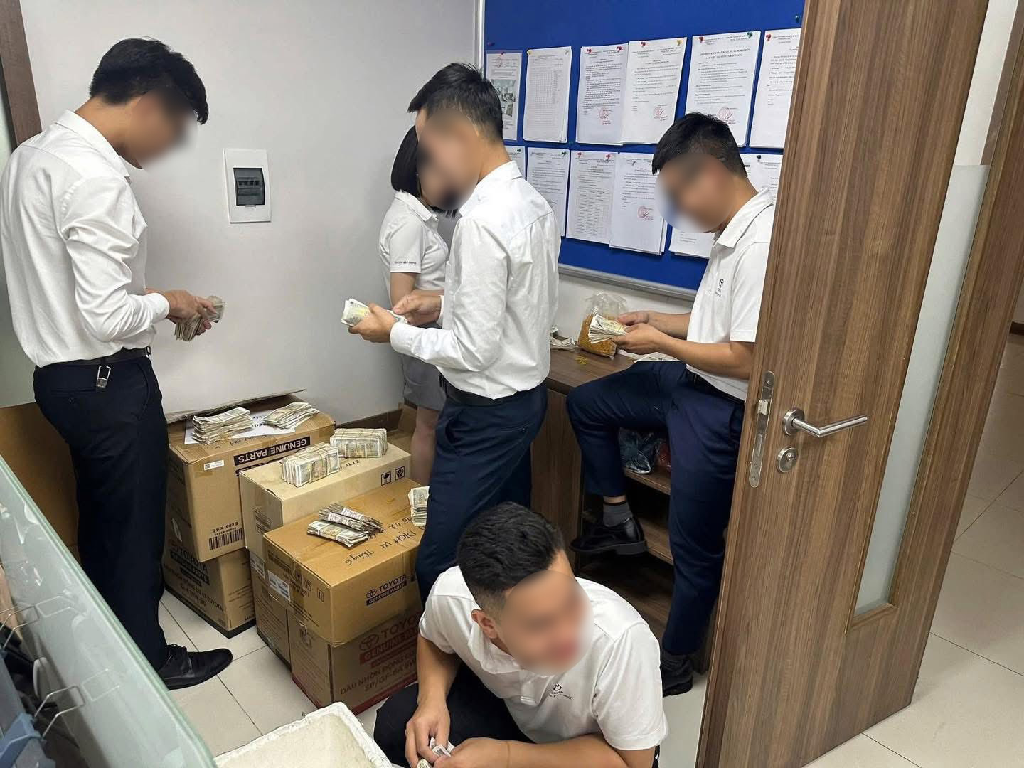 egergergerg 17552271627631144706361 1755257062753 17552570629461611481812 Thông tin người đàn ông tiết kiệm tiền ăn sáng để mua xe ô tô là bịa đặt, chính chủ nói rõ về nguồn gốc số tiền lẻ #60m