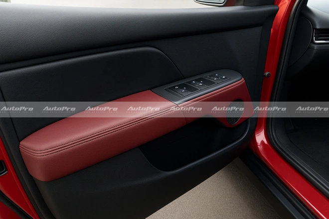 img0717 1754475419871 1754475420014458655753 Độ VinFast Limo Green bằng loạt trang bị sang, xịn, mịn: Xe 7 chỗ 'siêu base' hóa thành 'xe chủ tịch' chỉ trong phút mốt