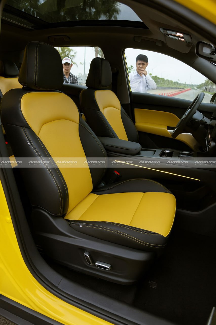 photo2025 08 0611 55 32 1754475411267 1754475411601654775198 Độ VinFast Limo Green bằng loạt trang bị sang, xịn, mịn: Xe 7 chỗ 'siêu base' hóa thành 'xe chủ tịch' chỉ trong phút mốt