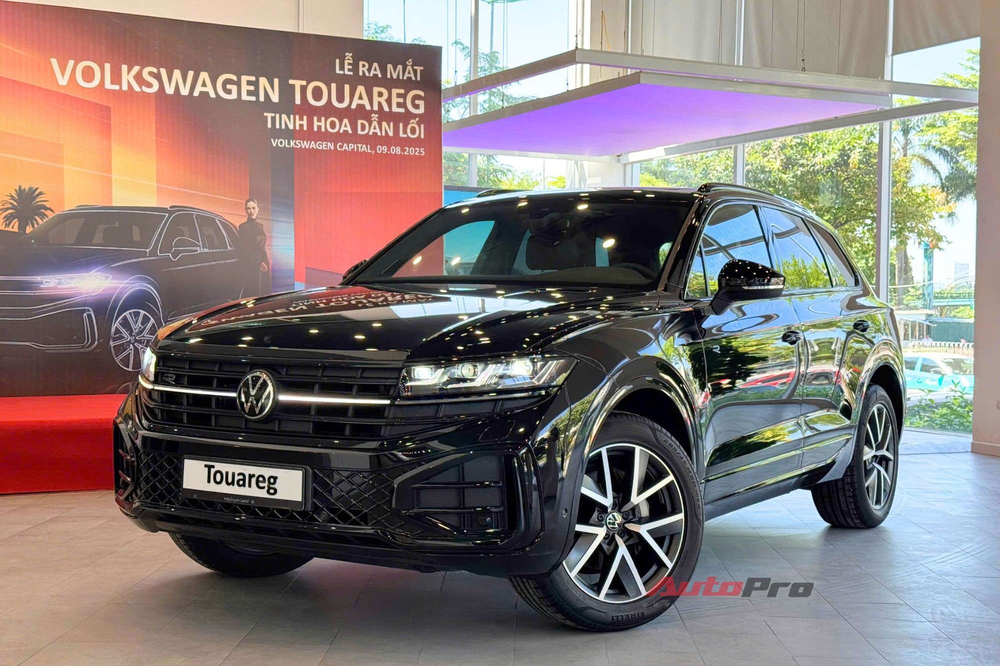 touareg 1 1756430097375 17564300978861303333892 Loạt xe mới ra mắt Việt Nam tháng 8: Quá nửa là xe điện, nhiều mẫu xe lần đầu ra mắt, có mẫu sắp khai tử ở nước ngoài