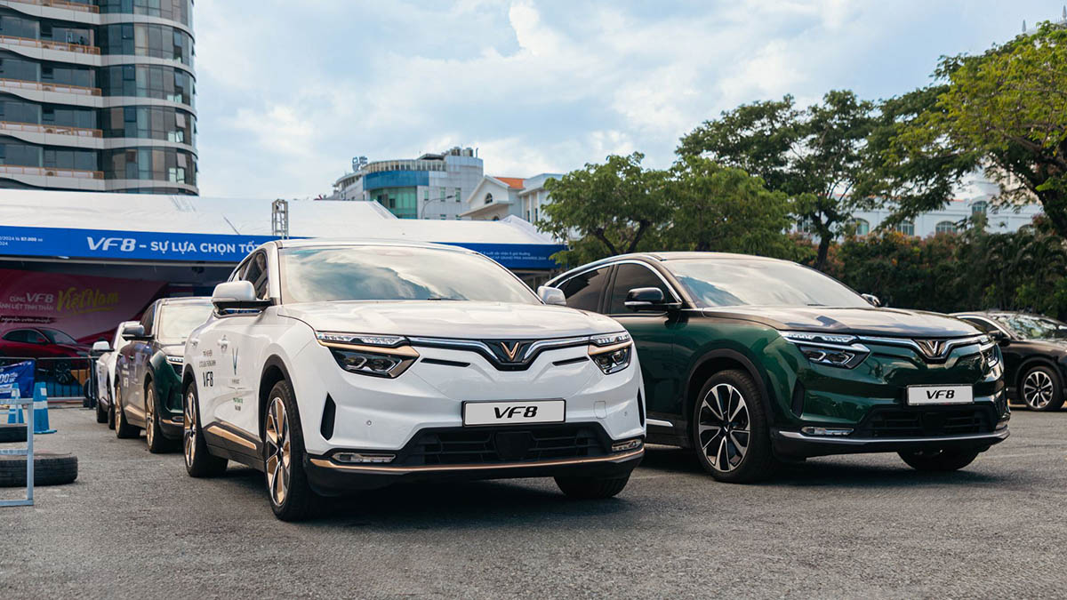 Ngày 23-24/8/2025 -“Siêu đại hội” thu xăng đổi điện bùng nổ tại nhiều tỉnh, thành phố, khách hàng háo hức đợi rước xe điện về nhà