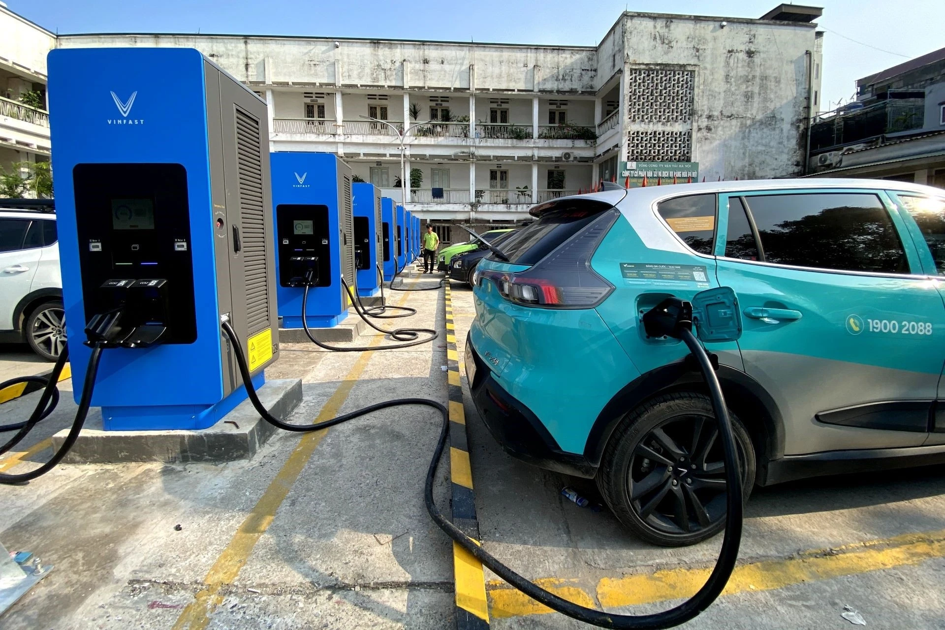 2 1 Bài toán trạm sạc công cộng ở Việt Nam dần có lời giải #3/9/2025