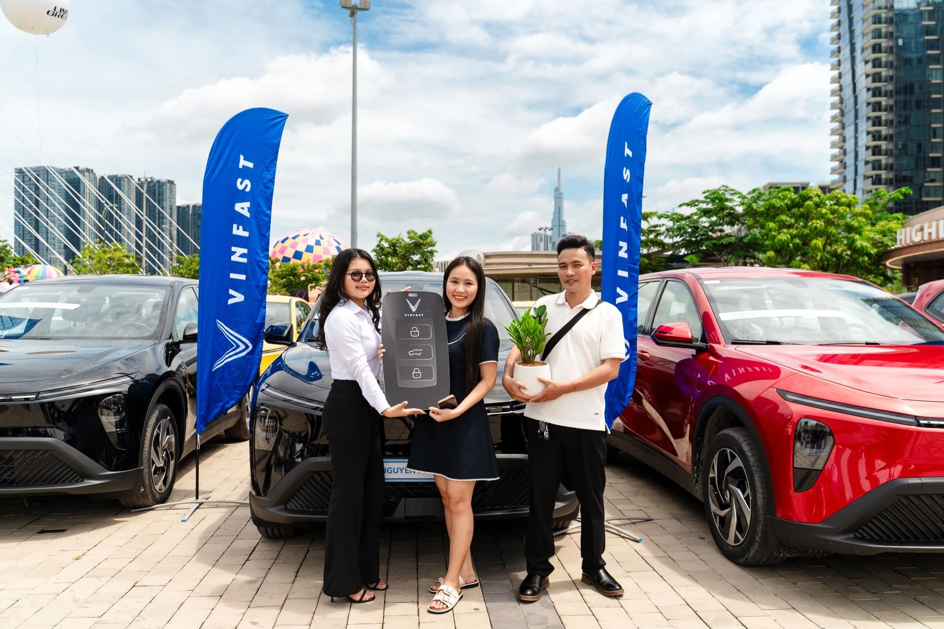 5 1 250 chiếc VinFast Limo Green đồng loạt được bàn giao khắp 3 miền