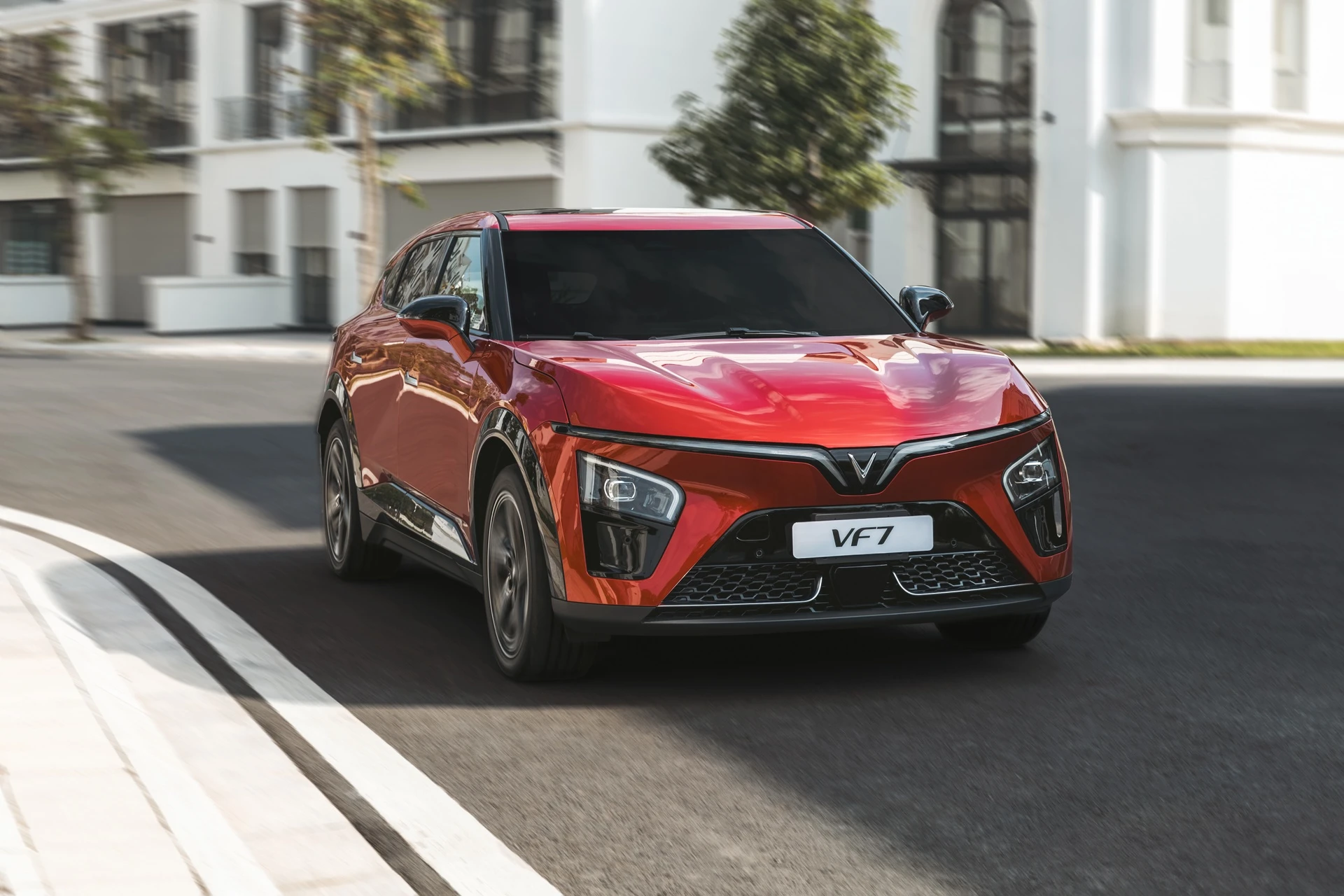 Ôtô điện ‘thổi lửa’ cuộc chiến doanh số SUV cỡ C #9/9/2025