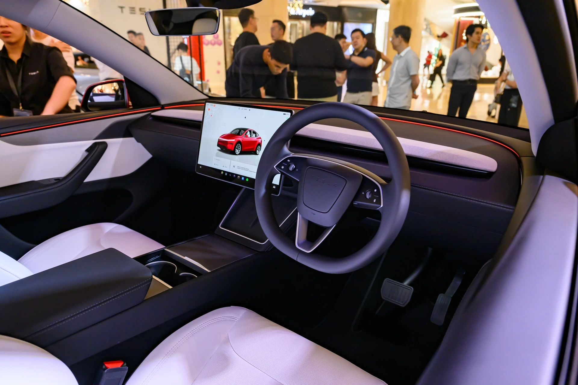 Tesla Model Y Singapore 13 Vì sao xe điện ngày càng giống nhau? - 29/09/2025