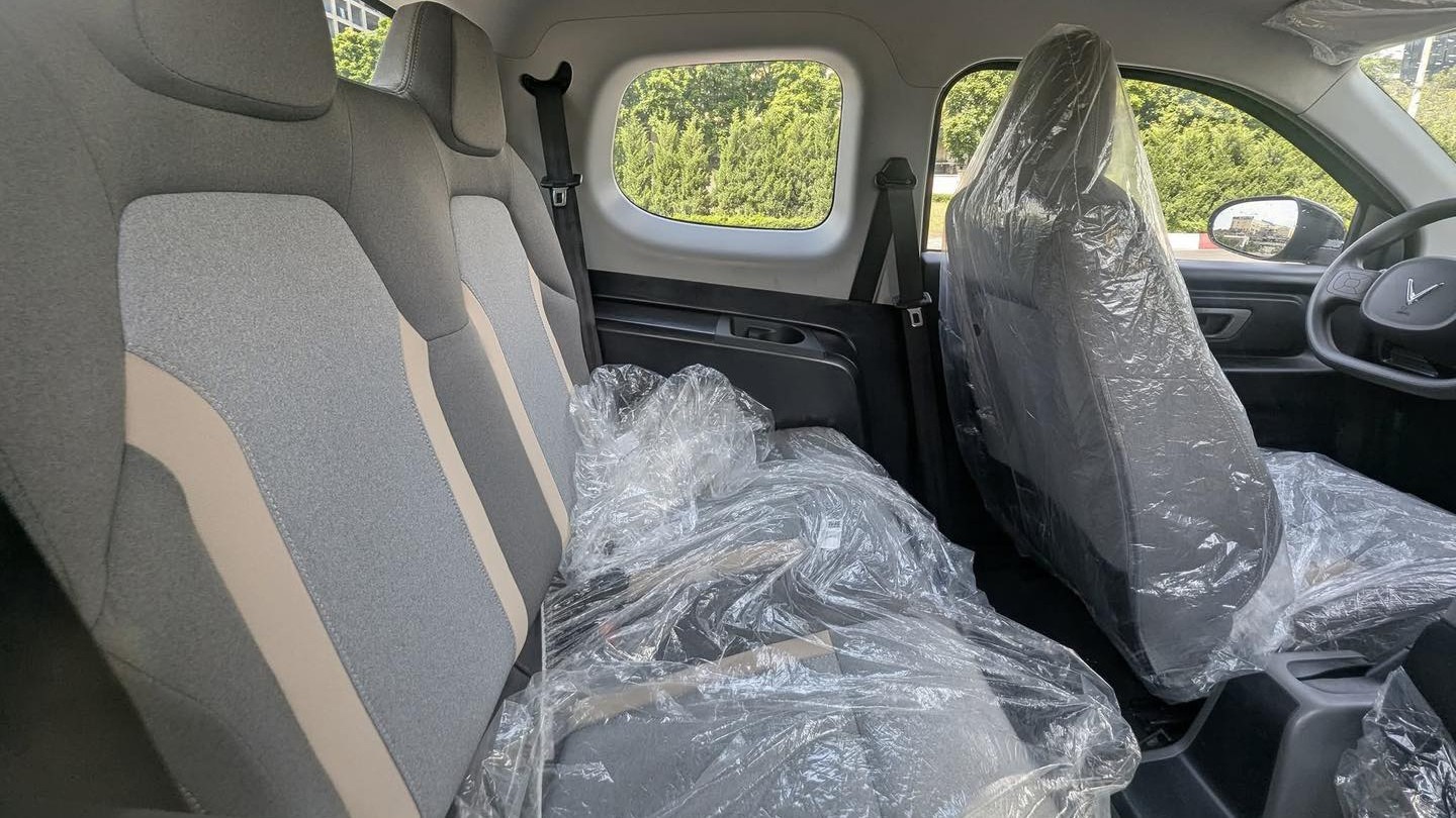 m 4 1758560966 322 width1440height810 1 Xe VinFast Minio Green xuất hiện trên đường phố Hà Nội