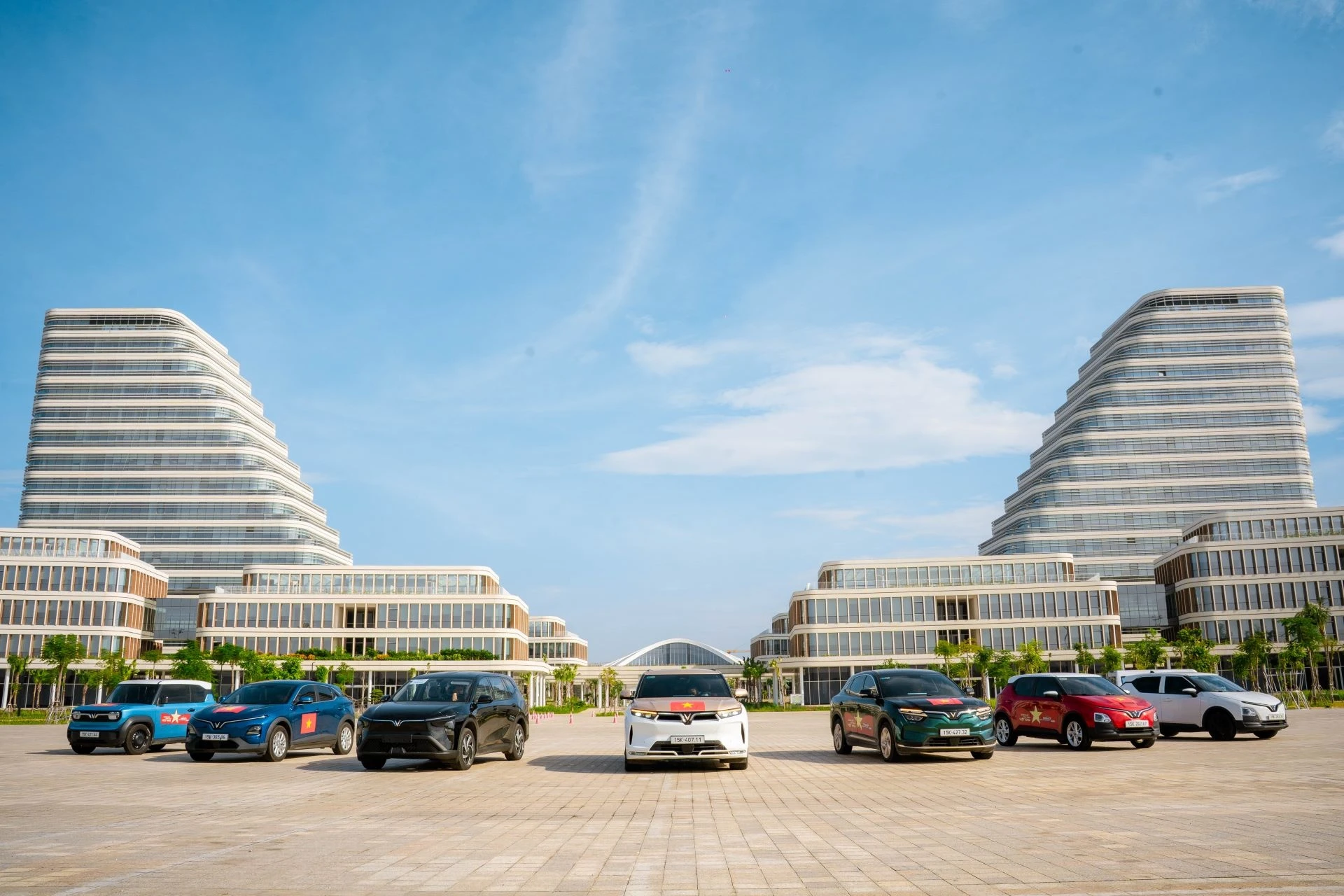 1 2 1 Giới chuyên gia nói gì về cột mốc doanh số ôtô điện của VinFast ? 10/2025