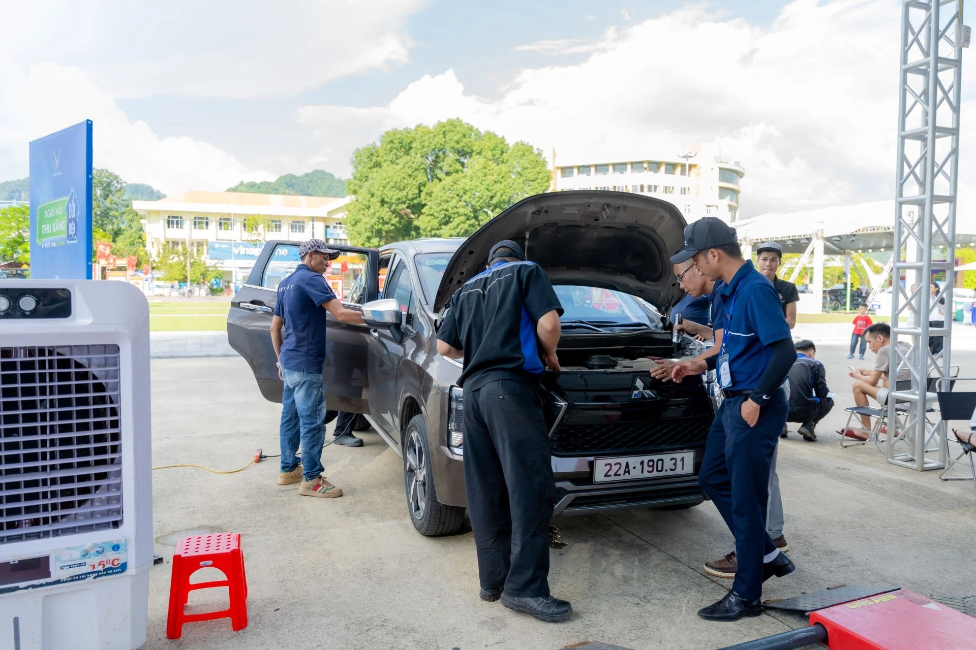 4 VinFast tiếp tục triển khai 'Ngày hội thu xăng đổi điện' tại 3 miền