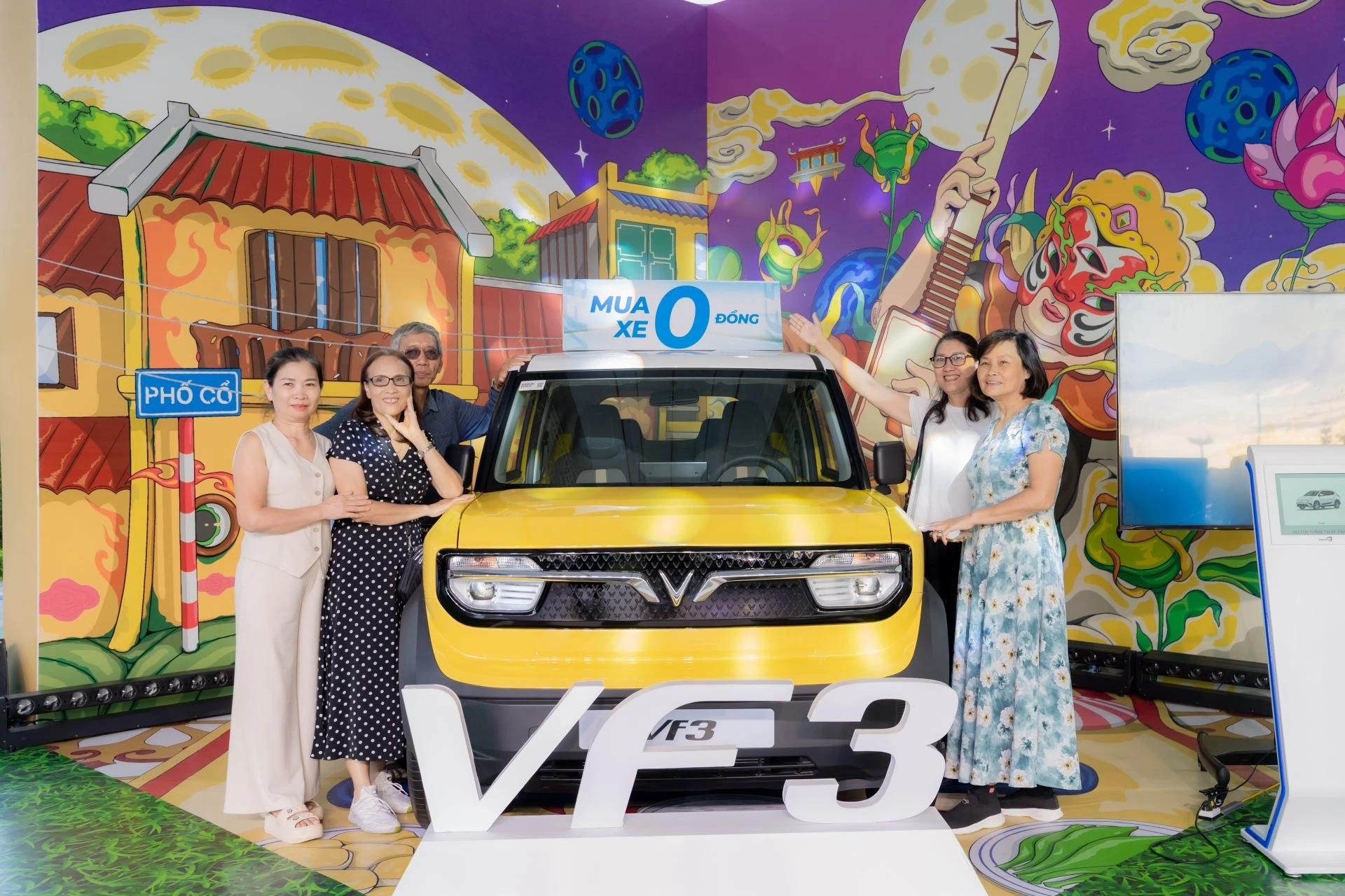 5 VinFast tiếp tục triển khai 'Ngày hội thu xăng đổi điện' tại 3 miền