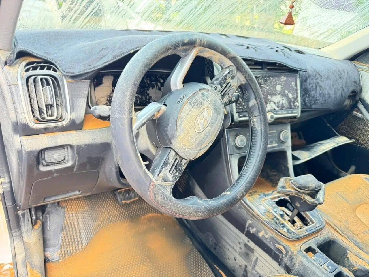 560296054 122228066954128634 3249677698679817175 n Ôtô ngập nước sau bão lũ - chi phí có thể bằng 1/2 giá trị xe