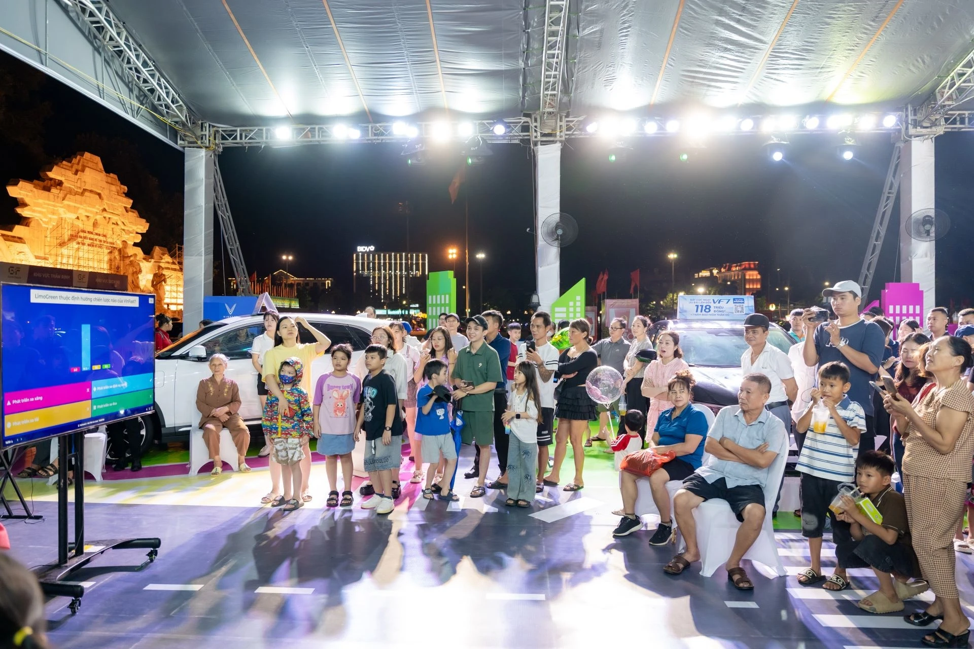 6 VinFast tiếp tục triển khai 'Ngày hội thu xăng đổi điện' tại 3 miền