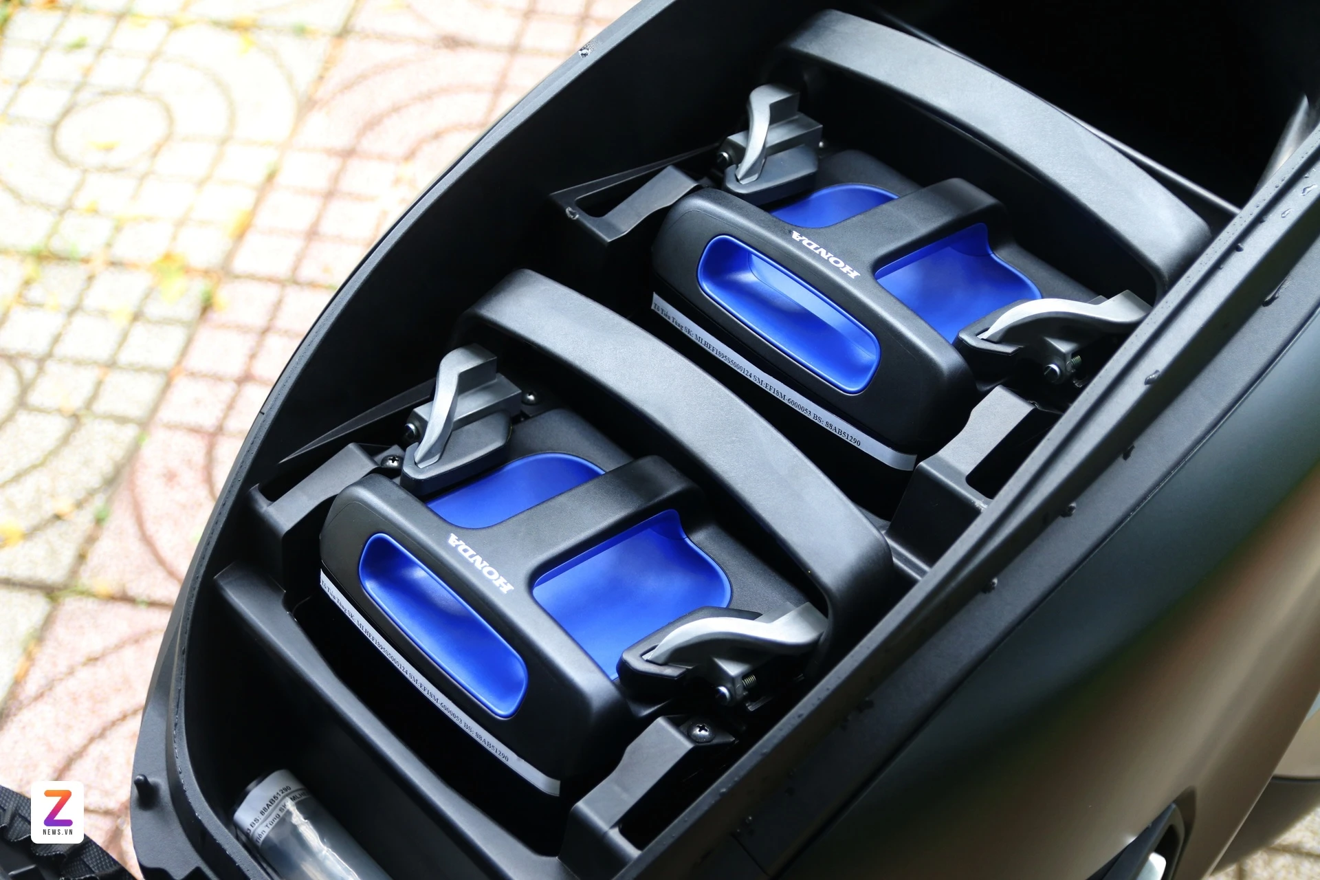 Với 20 triệu đồng, chọn mua được xe máy điện nào? 31 Với 20 triệu đồng, chọn mua được xe máy điện nào? Honda CUV e znews 9 Với 20 triệu đồng, chọn mua được xe máy điện nào?