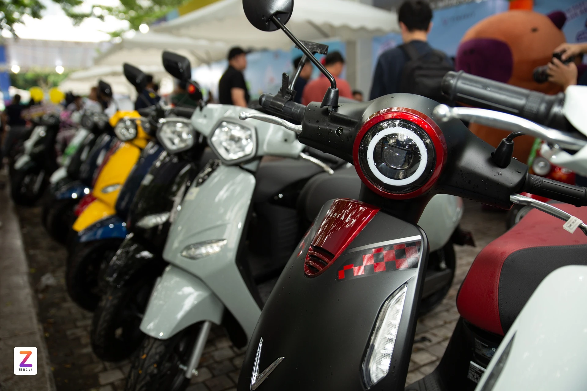 Với 20 triệu đồng, chọn mua được xe máy điện nào? 26 Với 20 triệu đồng, chọn mua được xe máy điện nào? VinFast Znews 2 Với 20 triệu đồng, chọn mua được xe máy điện nào?