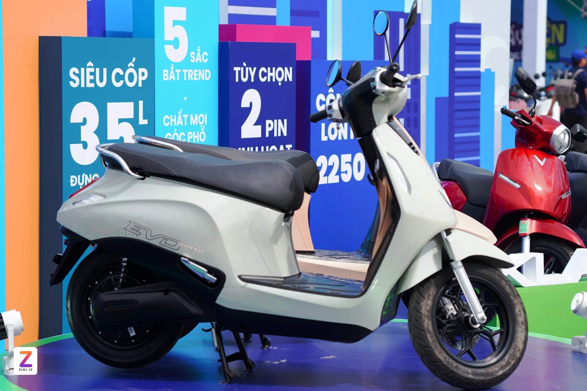 Với 20 triệu đồng, chọn mua được xe máy điện nào? 27 Với 20 triệu đồng, chọn mua được xe máy điện nào? ngang1 vinfast evo grand znews Với 20 triệu đồng, chọn mua được xe máy điện nào?