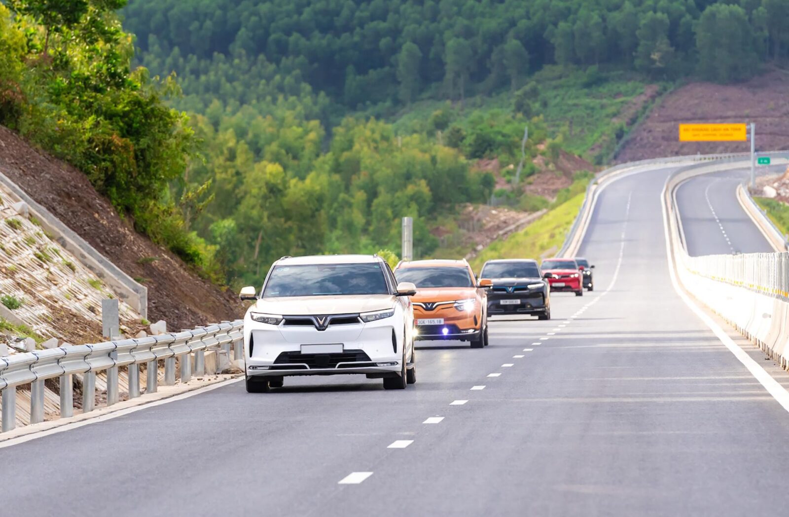 photo 2025 10 11 11 41 53 17601588281911556630946 1760159226133 1760159227186163324849 VinFast đón tin vui lớn: Bán 100.000 xe chỉ sau 3 quý đầu năm, lập kỷ lục Việt Nam