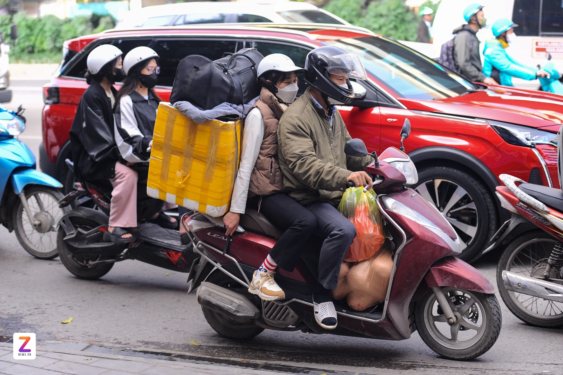 tacduongtet 28 znews Không đội mũ, leo vỉa hè, vượt đèn đỏ - camera AI ghi lại và phạt nặng - 03/10/2025