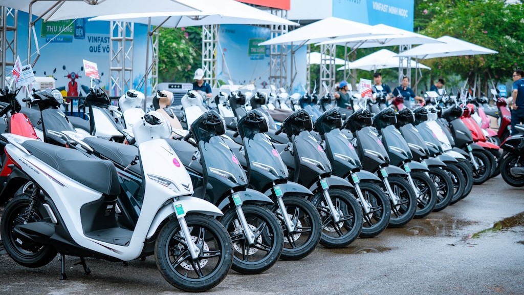 VinFast Feliz: Đi xa 262 km, lăn bánh chỉ từ 25 triệu đồng, dễ dàng thay thế xe máy xăng 27 VinFast Feliz: Đi xa 262 km, lăn bánh chỉ từ 25 triệu đồng, dễ dàng thay thế xe máy xăng nghenhin xedoisong vinfast 2 VinFast Feliz: Đi xa 262 km, lăn bánh chỉ từ 25 triệu đồng, dễ dàng thay thế xe máy xăng