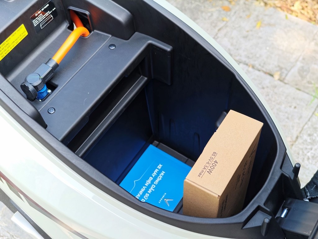 VinFast Feliz: Đi xa 262 km, lăn bánh chỉ từ 25 triệu đồng, dễ dàng thay thế xe máy xăng 26 VinFast Feliz: Đi xa 262 km, lăn bánh chỉ từ 25 triệu đồng, dễ dàng thay thế xe máy xăng VinFast Feliz: Đi xa 262 km, lăn bánh chỉ từ 25 triệu đồng, dễ dàng thay thế xe máy xăng