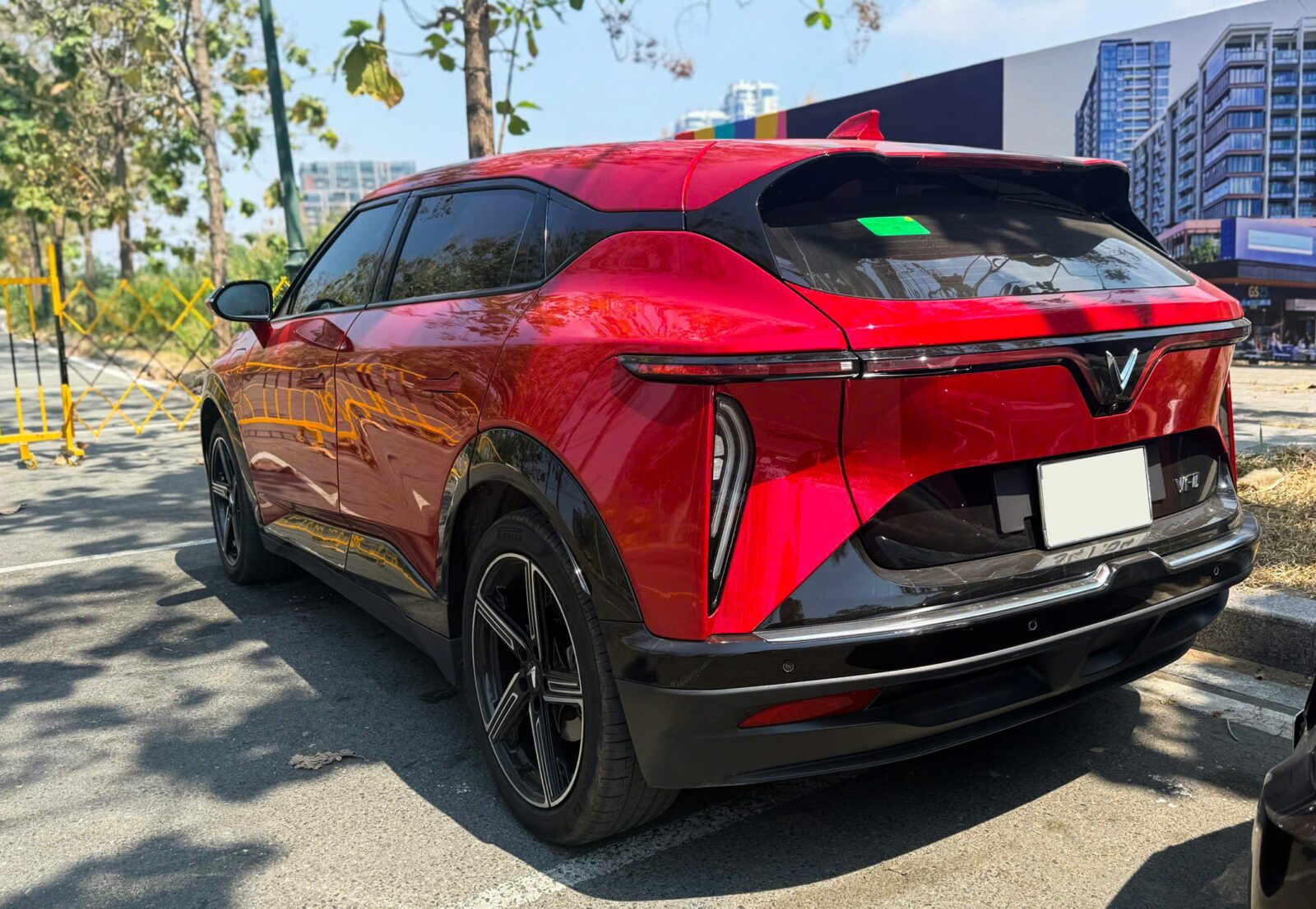 7 1 1775556784 704 width2152height1488 Lộ hình ảnh mới về mẫu xe điện VinFast VF7 bản nâng cấp