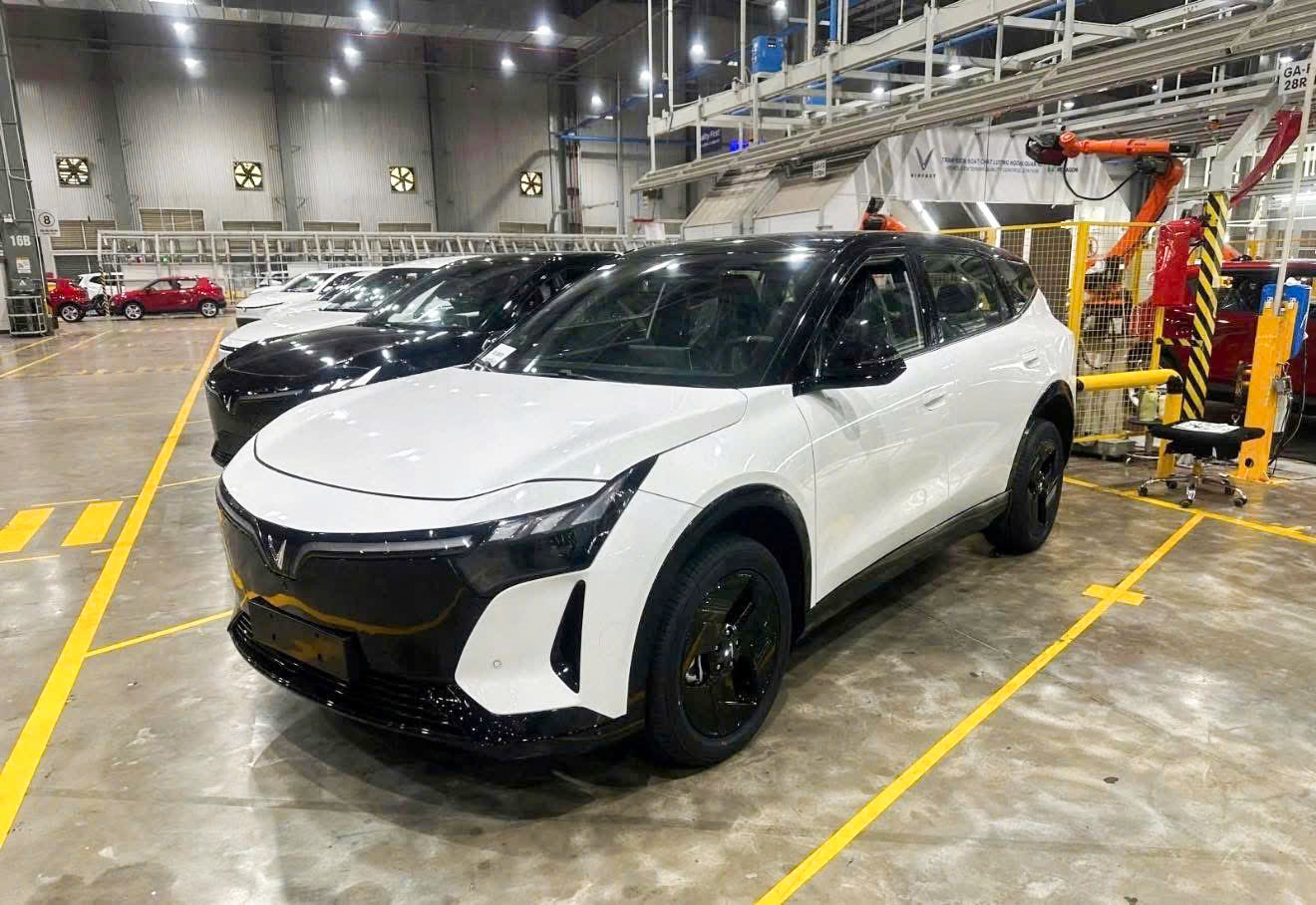 7 4 1775556731 999 width1320height908 Lộ hình ảnh mới về mẫu xe điện VinFast VF7 bản nâng cấp