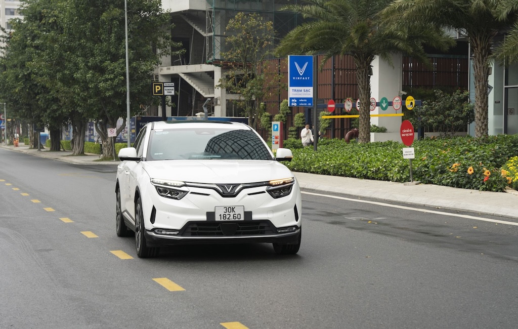 Chủ doanh nghiệp tiết lộ lý do mua VinFast VF 8: “Lãi đậm” cả trải nghiệm lẫn chi phí 29 Chủ doanh nghiệp tiết lộ lý do mua VinFast VF 8: “Lãi đậm” cả trải nghiệm lẫn chi phí Chủ doanh nghiệp tiết lộ lý do mua VinFast VF 8: “Lãi đậm” cả trải nghiệm lẫn chi phí