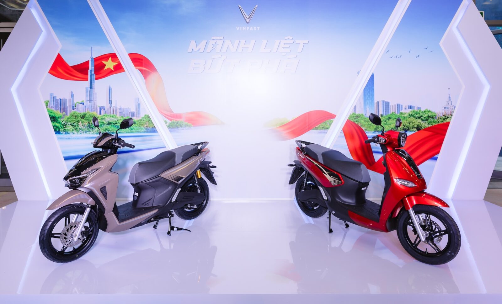 Bộ đôi VinFast Kyo và Kinet chốt giá khởi điểm 30 triệu và 40 triệu đồng, miễn phí đổi pin đến 2028 29 Bộ đôi VinFast Kyo và Kinet chốt giá khởi điểm 30 triệu và 40 triệu đồng, miễn phí đổi pin đến 2028 a2 1784540446398 17845404483961667433171 Bộ đôi VinFast Kyo và Kinet chốt giá khởi điểm 30 triệu và 40 triệu đồng, miễn phí đổi pin đến 2028
