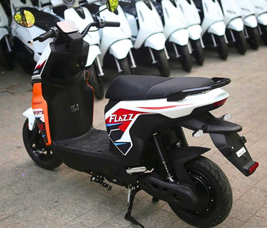 xehay vf Flazz Chi tiết VinFast Flazz Max vừa về đại lý: Xe máy điện phổ thông có giá sau ưu đãi chỉ hơn 13 triệu đồng